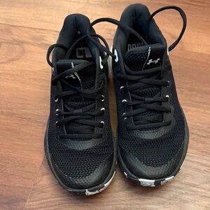 Under Armour boy’s Black Athletic Sneakers